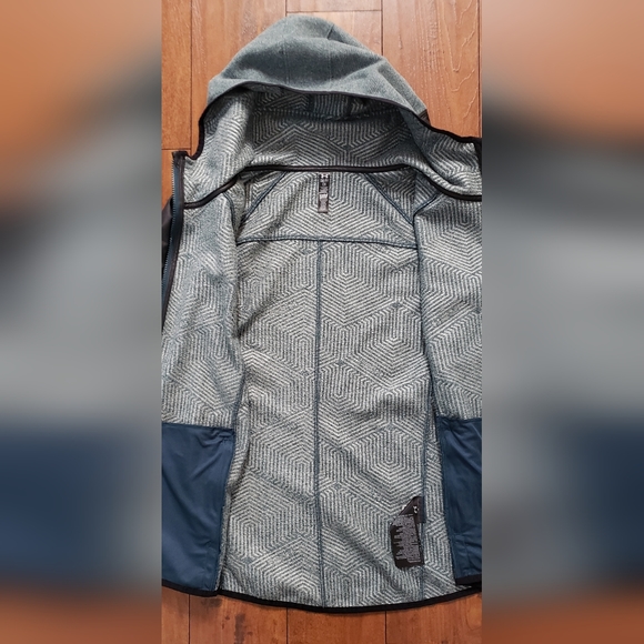 SOLD-Womens Small Under Armour Jacket - Picture 5 of 8